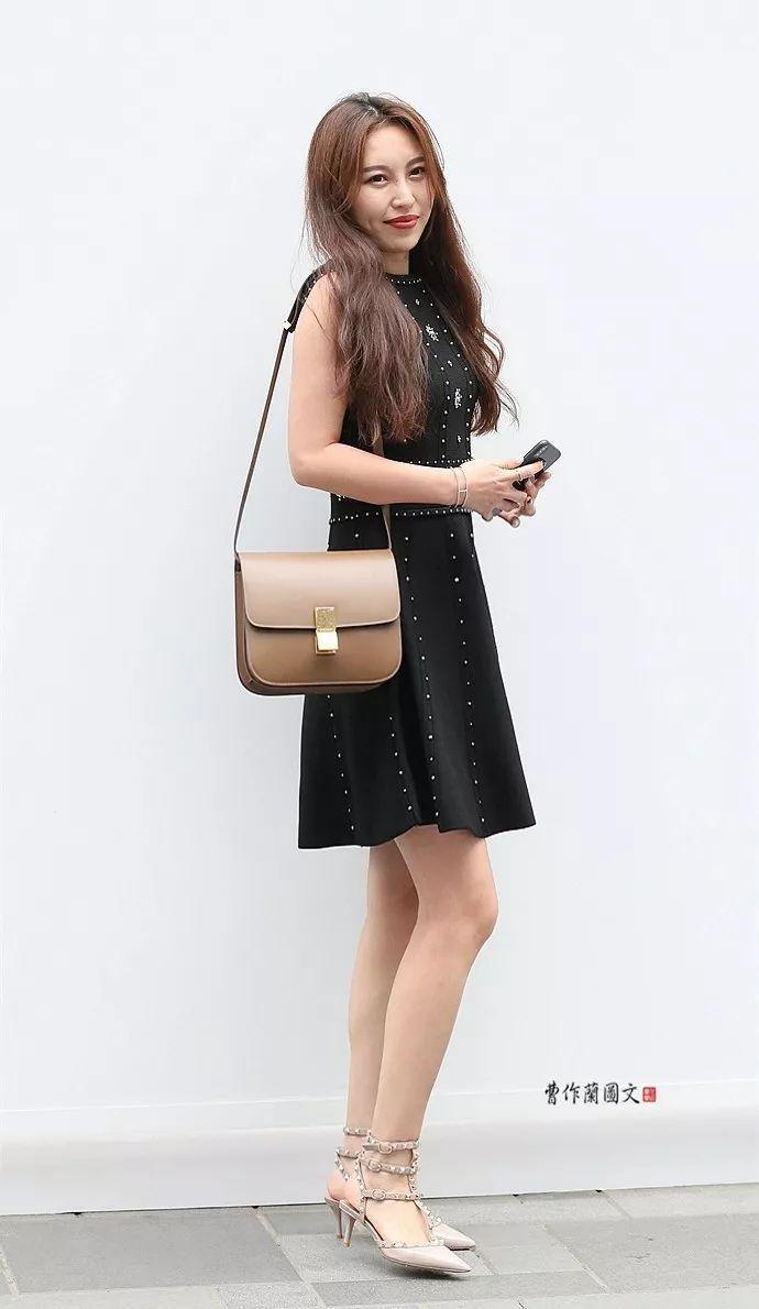 街拍:裙裾飘飘的连衣裙美女