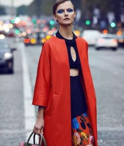 ​斯洛伐克超模 古典仙女宫廷风 情有独钟连衣裙穿搭-Kamila