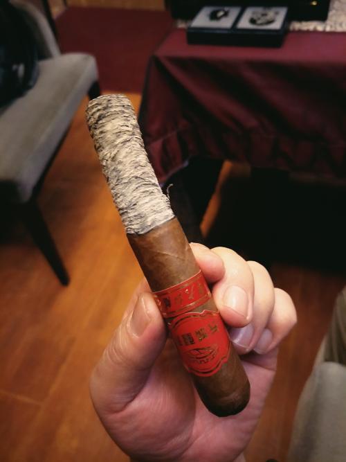 抽雪茄的正确方法和步骤（6步教你抽雪茄时显逼格）(7)