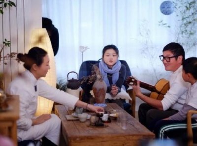 ​孙楠晒全家福显得格外幸福 网友：这是摆拍