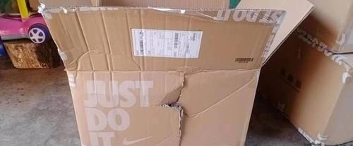 Nike官网发什么快递