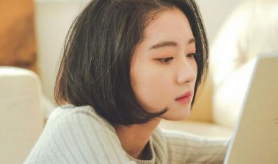 ​暗恋你的女生吃醋的各种表现，她是吃醋不是生气