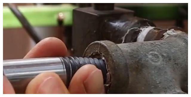 拧断水龙头别烦恼,老师傅教你简单方法,3分钟取出断丝