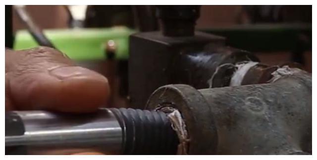 拧断水龙头别烦恼,老师傅教你简单方法,3分钟取出断丝