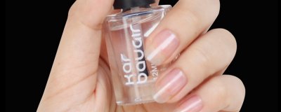 ​底油和亮油的区别怎么区分_美甲底油和亮油的区别