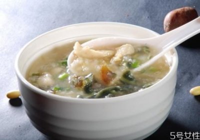 ​皮蛋瘦肉粥米用提前泡吗 皮蛋瘦肉粥用生米还是熟米