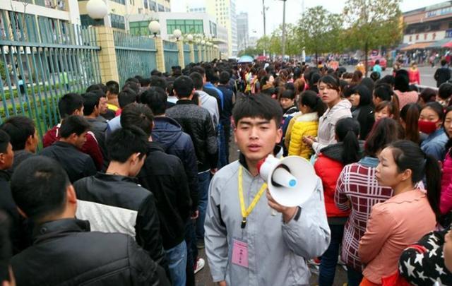 招工荒问题升级，富士康“花重金”招人招不到，直接使出两大绝招