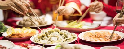 ​圣诞节和春节的相同和不同英语 圣诞和春节的不同和相同英语