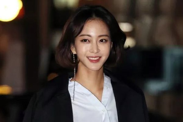 韩艺瑟男友是牛郎? 罢演事件而一度遭到封杀