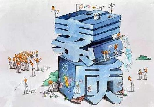 大连现霸座男！赶老人驱小孩，还要炸地铁！网友：真想送你上天！