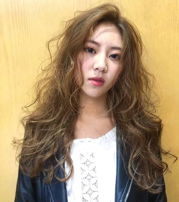 最流行的羊毛卷发型，不用打理也好看