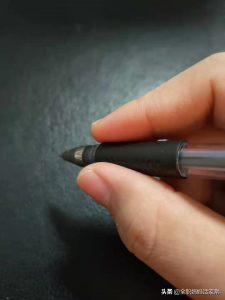 ​握笔的正确方法（拿笔的正确姿势，快看你拿对了吗？）