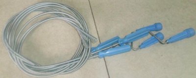 ​浴缸堵了但还缓慢下水