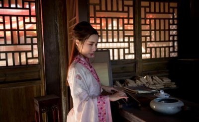 ​古代一副对联，下联“半点朱唇万人尝”，说尽古代秦楼女子的心酸