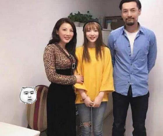 被胡歌救助的白血病女孩,接受手术后,近照曝光颜值不输女明星!