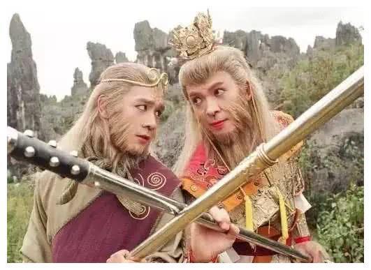 22年后的通臂猿猴,和周芷若合照,帅到不认不出来