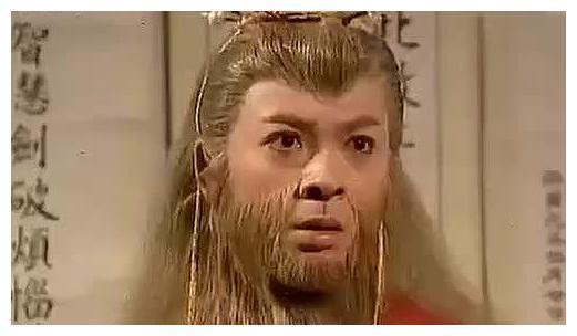 22年后的通臂猿猴,和周芷若合照,帅到不认不出来