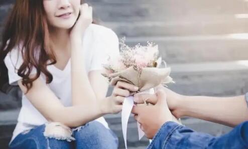 男生帮女生忙的心态