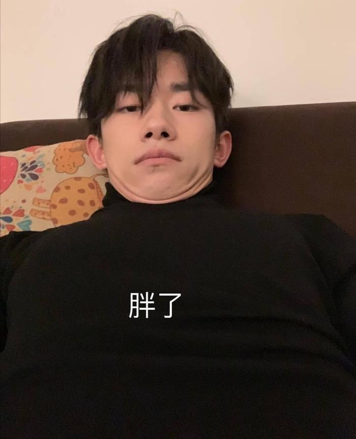 易烊千玺ins更新动态，清晨浪漫告白！自拍三连发可爱又俏皮