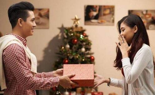圣诞节怎么给女朋友制造惊喜？给女朋友制造惊喜的方法！