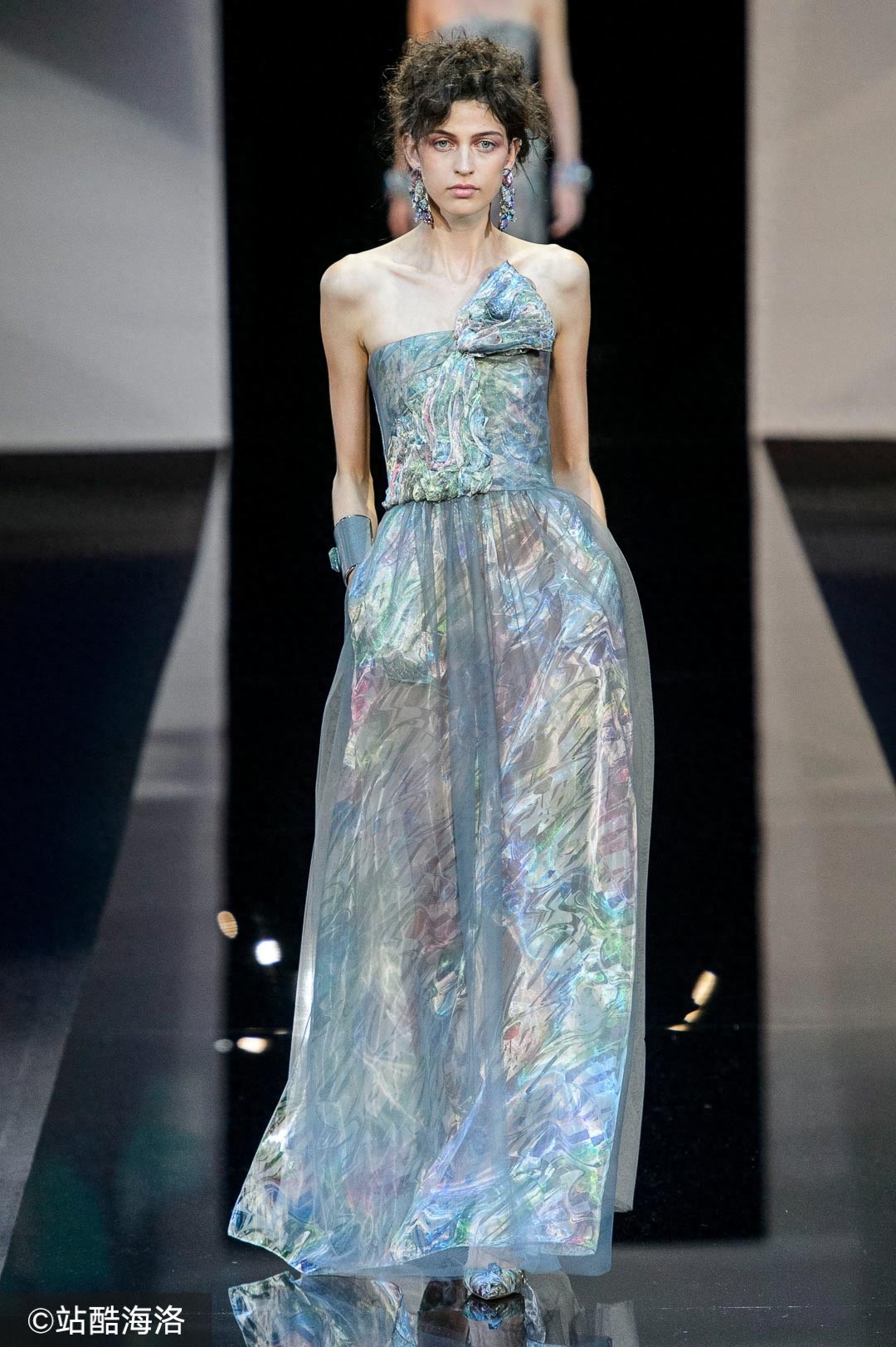 冷艳浪漫的冰蓝色 你也可以是冰雪美人