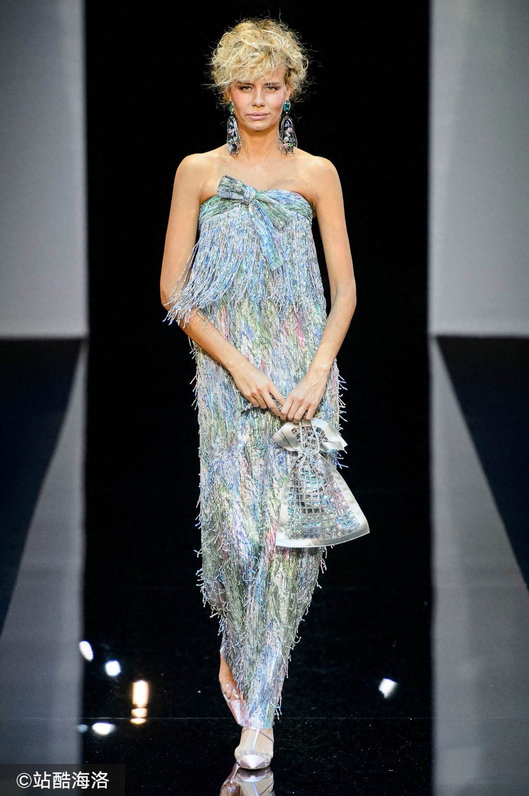 冷艳浪漫的冰蓝色 你也可以是冰雪美人