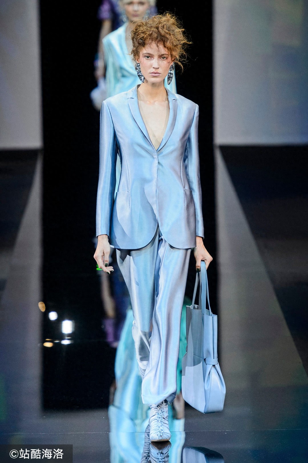 冷艳浪漫的冰蓝色 你也可以是冰雪美人