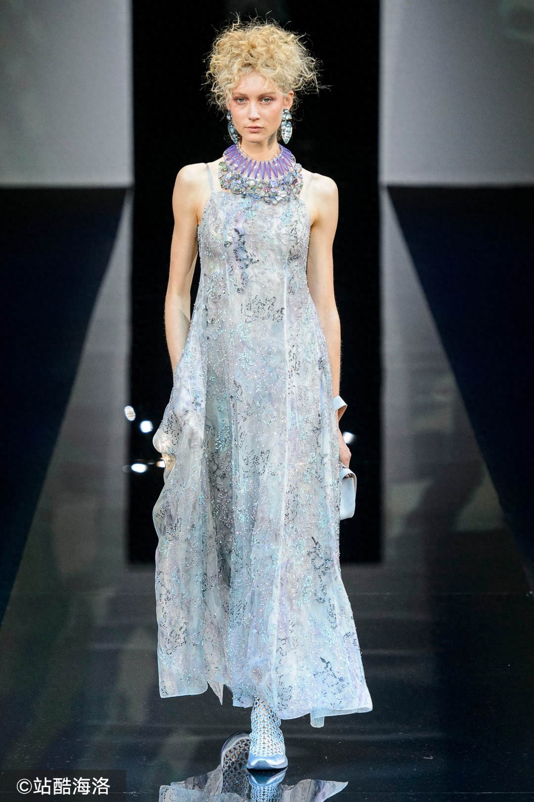 冷艳浪漫的冰蓝色 你也可以是冰雪美人