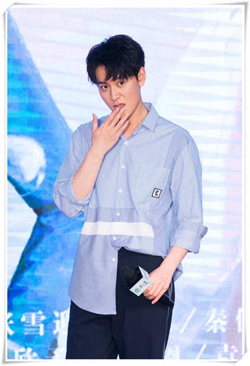 秦俊杰图集，网友：运气好的人都这么帅吗？