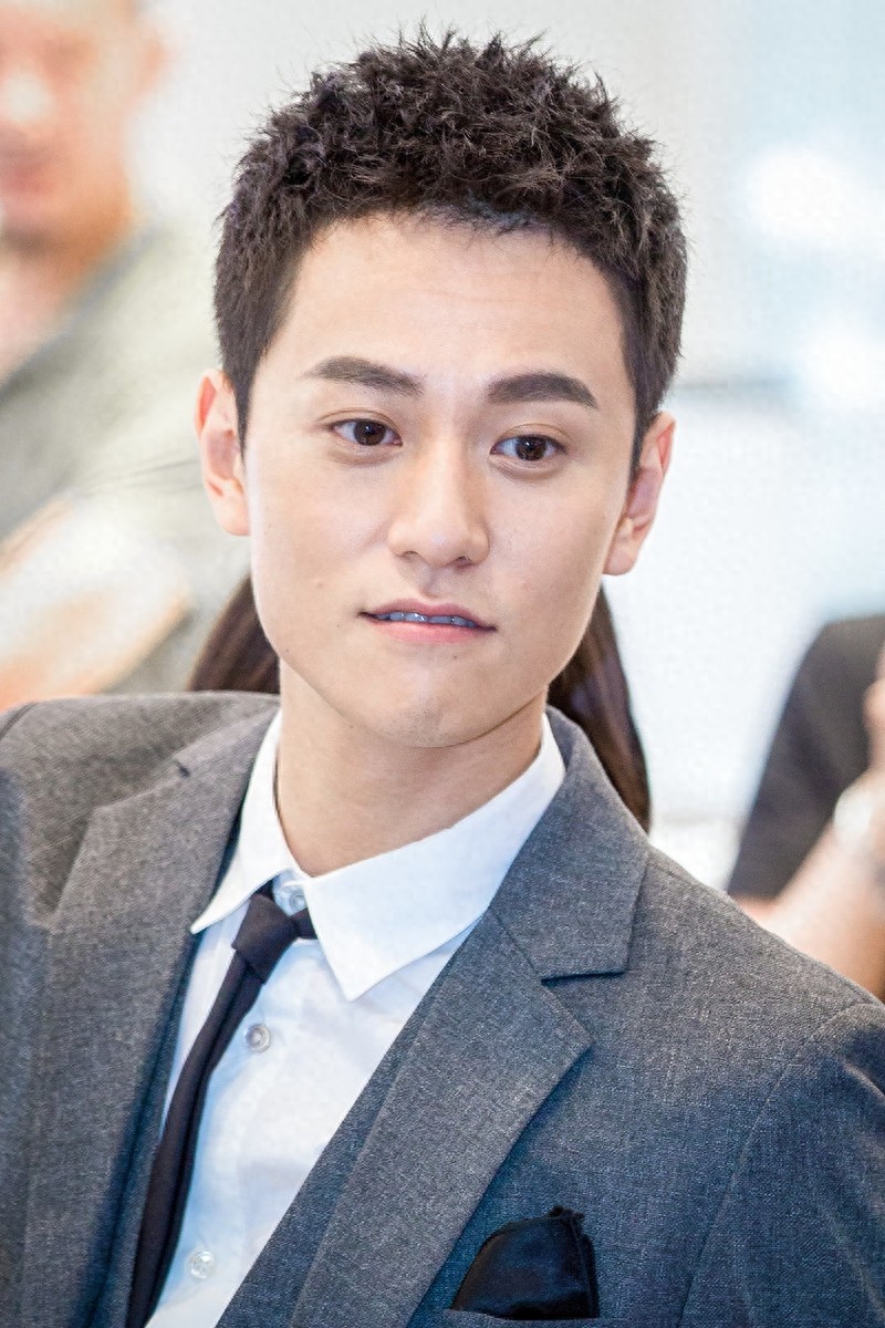 秦俊杰图集，网友：运气好的人都这么帅吗？