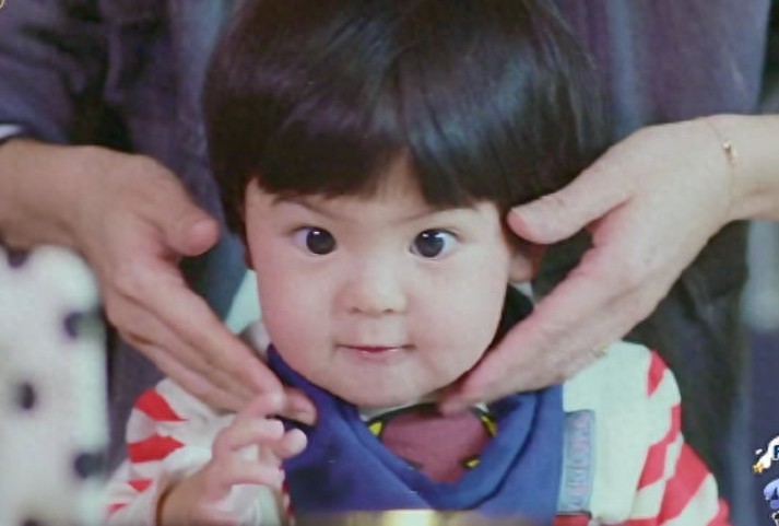 波妞大眼萌照，炯炯有神，羡慕嫉妒啊