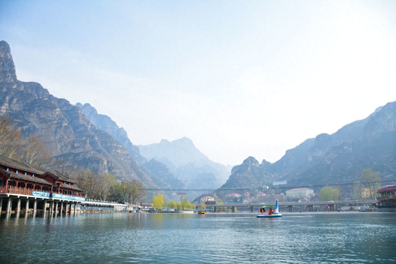 十渡位于北京市房山区西南，故这里被称为十渡风景区