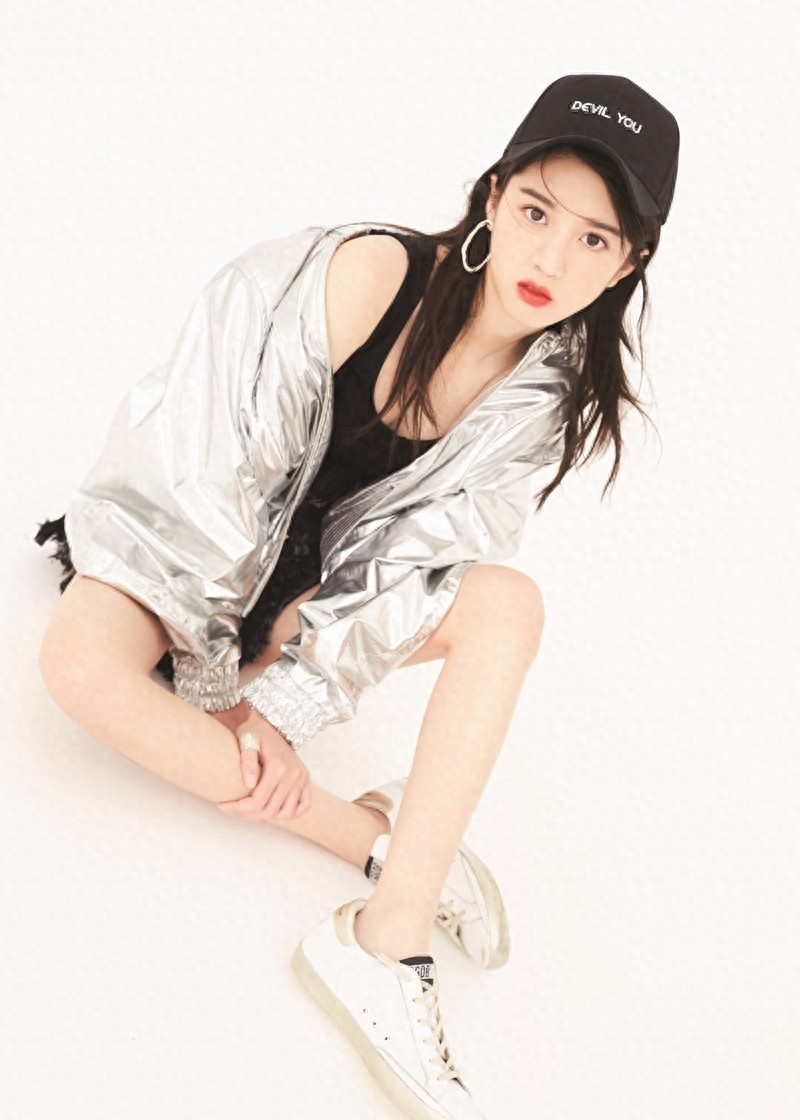 李凯馨 举手投足之间透着小性感，美得让人怦然心动