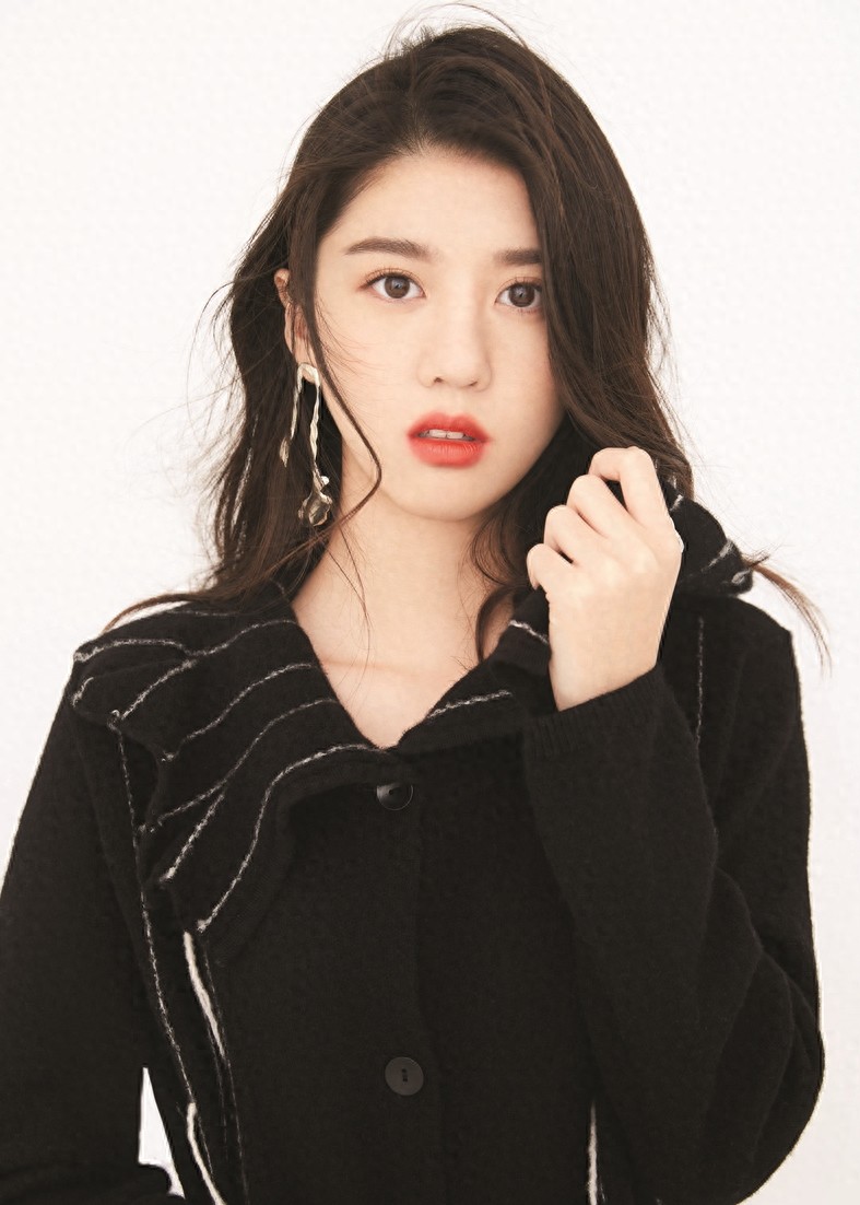 李凯馨 举手投足之间透着小性感，美得让人怦然心动