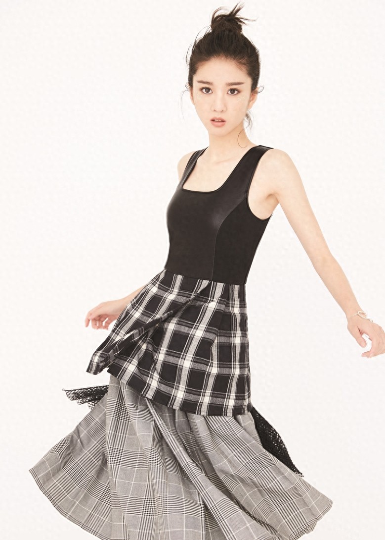 李凯馨 举手投足之间透着小性感，美得让人怦然心动