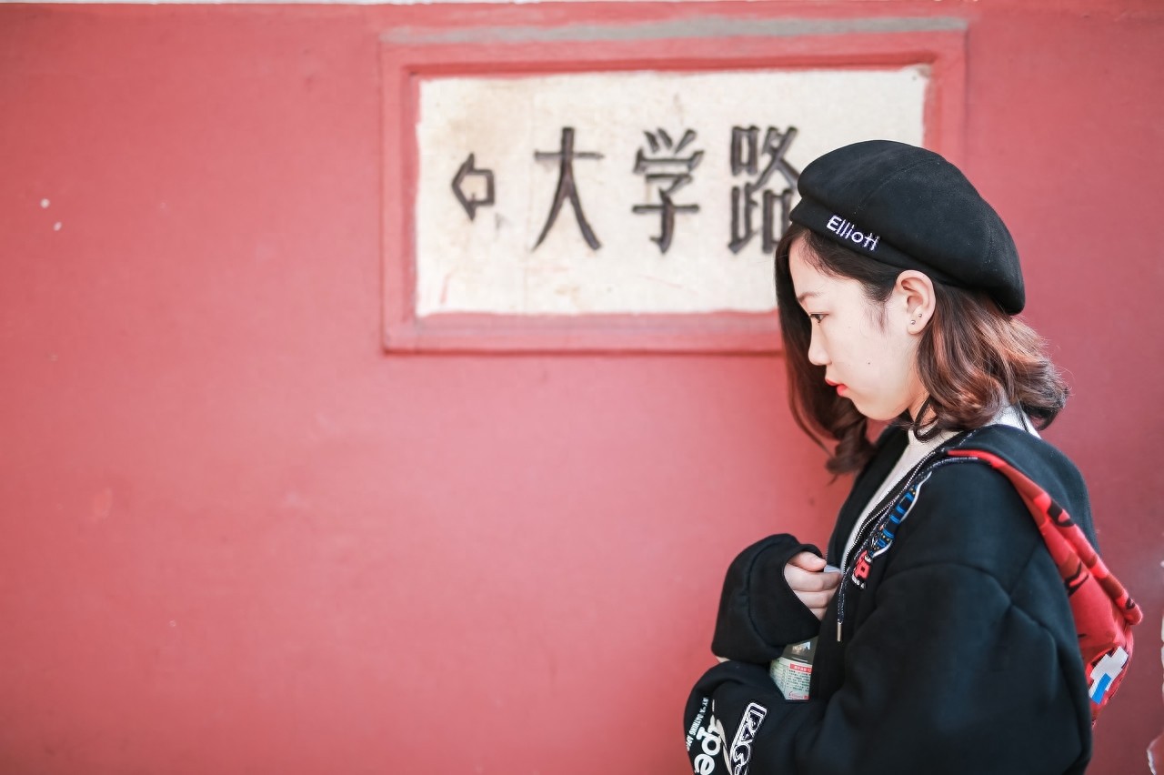 八大关位于山东省青岛市汇泉角景区，人称“万国建筑博物馆”