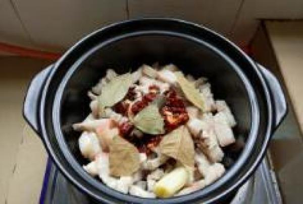 酸菜卤子的做法（东北名菜酸菜卤子的家常做法）