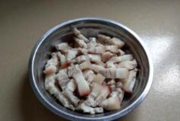 酸菜卤子的做法（东北名菜酸菜卤子的家常做法）