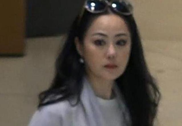 55岁章小蕙现状：傍富豪偷吃闺蜜老公，今街头蹭吃蹭喝无人敢娶