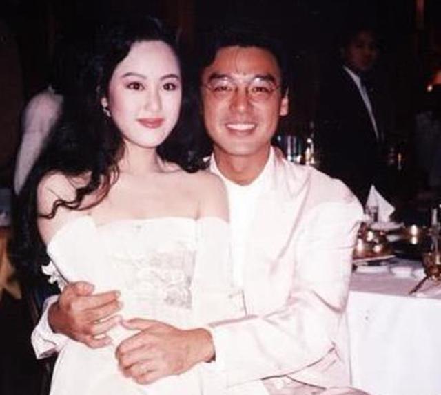 55岁章小蕙现状：傍富豪偷吃闺蜜老公，今街头蹭吃蹭喝无人敢娶