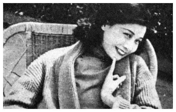 她是民国著名交际花，被豪门公子抛弃，女儿成为建国高官之妻！