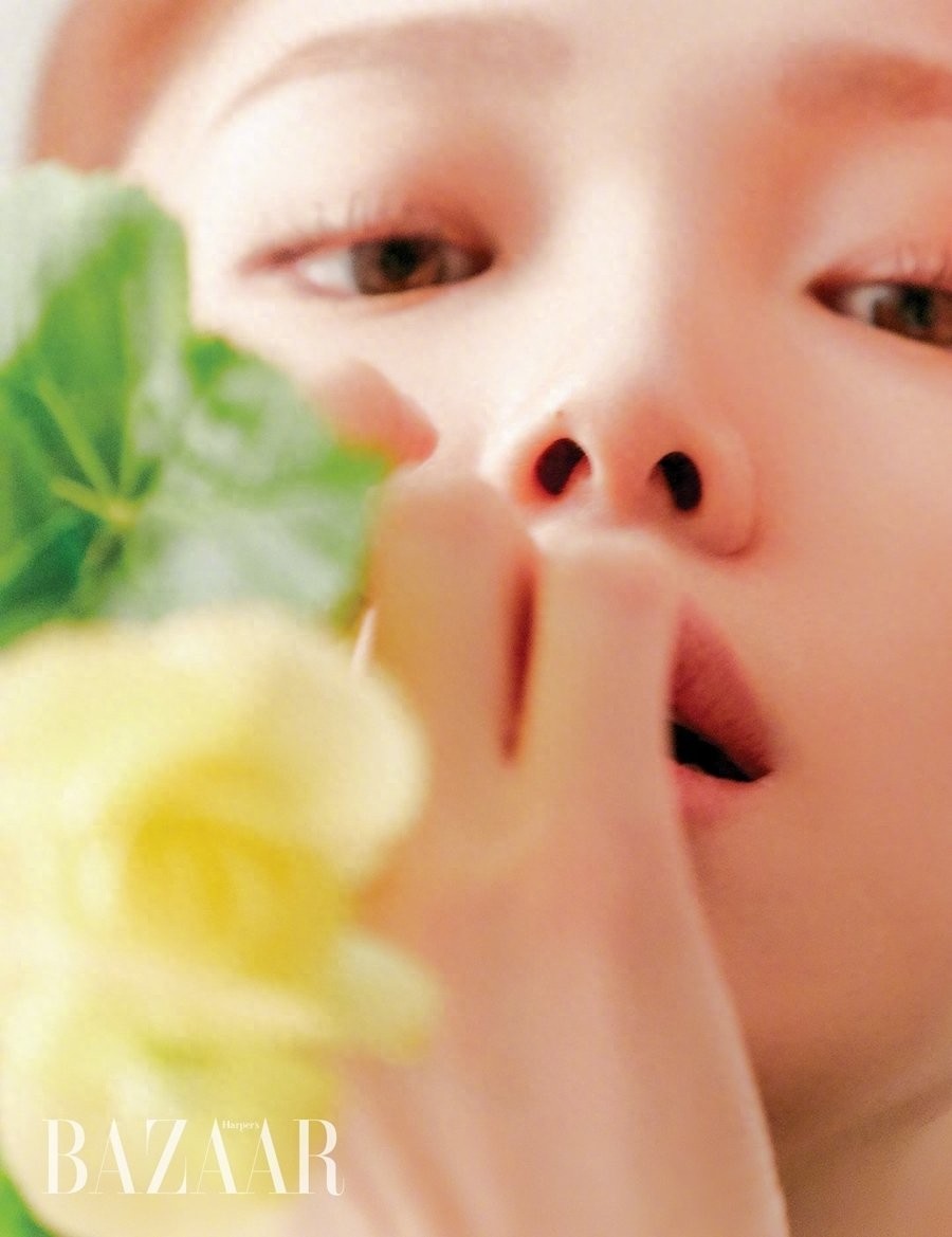 Dior女郎李圣经，爆炸红棕长卷发，演绎别样春日风情