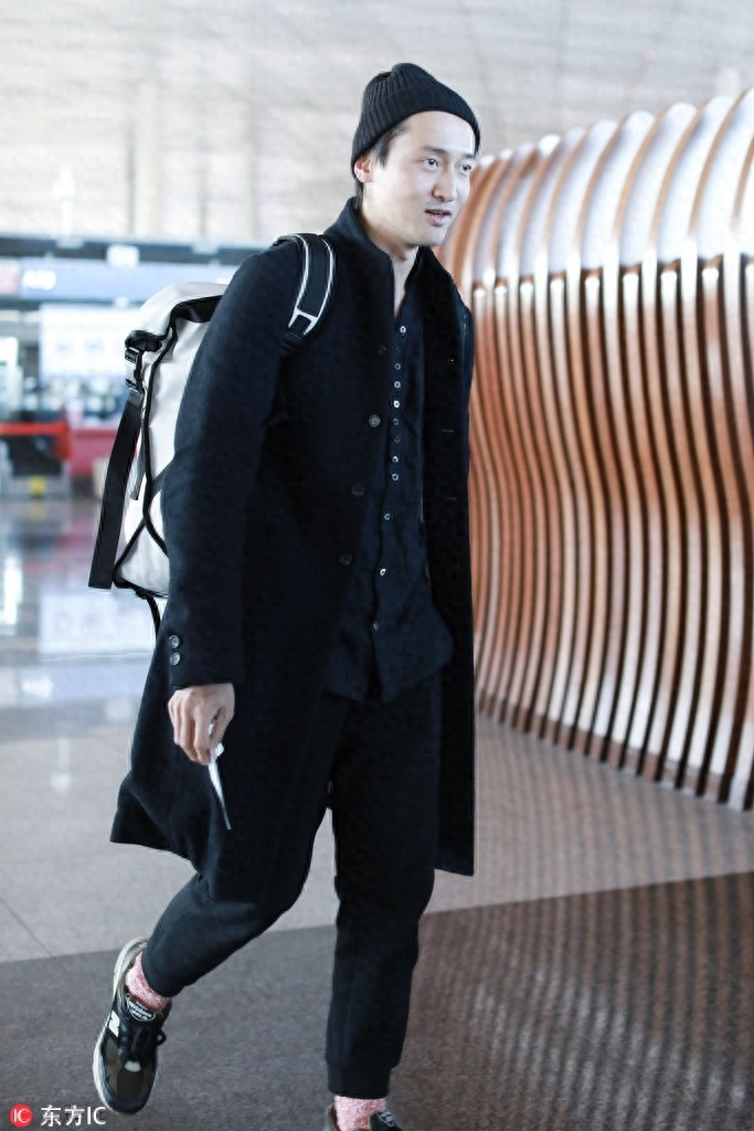 王传君剃掉胡须却满是沧桑，曾穷到存款仅剩100万，把苦写在脸上