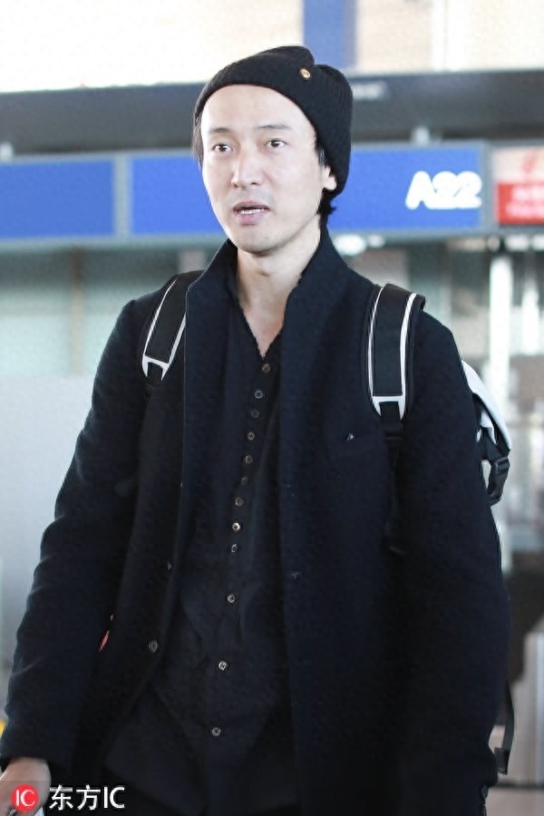 王传君剃掉胡须却满是沧桑，曾穷到存款仅剩100万，把苦写在脸上