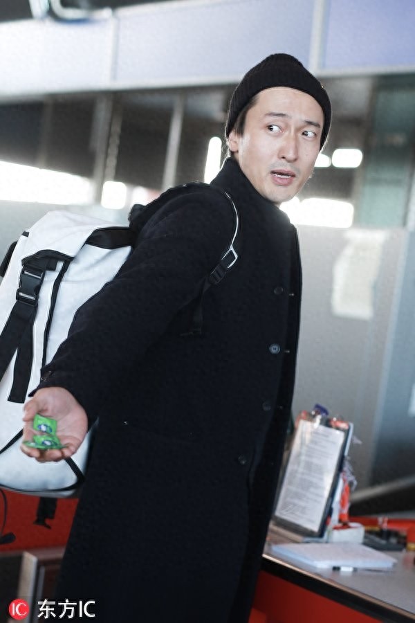 王传君剃掉胡须却满是沧桑，曾穷到存款仅剩100万，把苦写在脸上