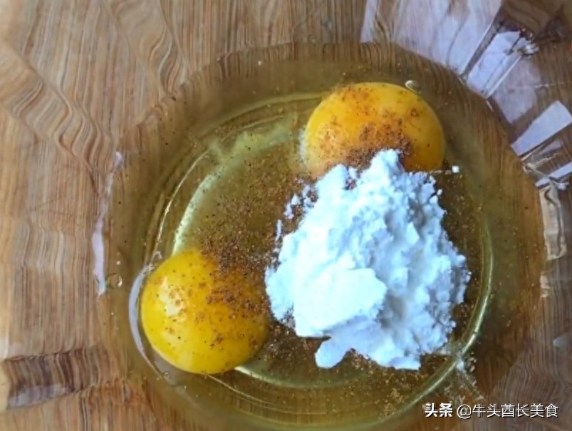 脆炸金针菇，家宴上不可少的一道菜，好吃又好看，太美味了