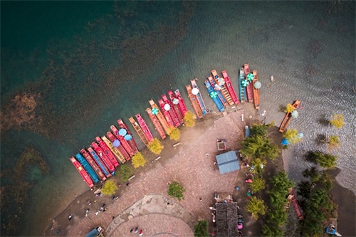 盐源苹果，四川省盐源县特产，中国国家地理标志产品。盐源苹果皮