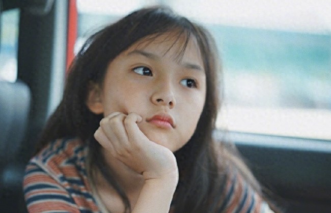 “小孙俪”最新照片，没有小时候呆萌，网友呼吁宝贝要慢点长大