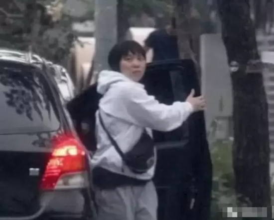 蛋蛋妹和助理奇怎么这么像（蛋蛋妹和助理奇的相似之处）