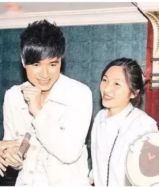 蛋蛋妹和助理奇怎么这么像（蛋蛋妹和助理奇的相似之处）